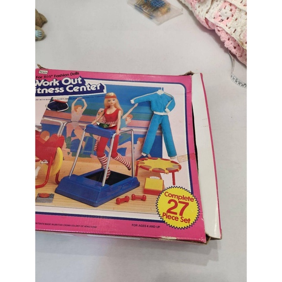 1984 Vintage Sears Doll Playset Doll Multi-color Vintage 27 Piece Set Retro Gym - Picture 10 of 16